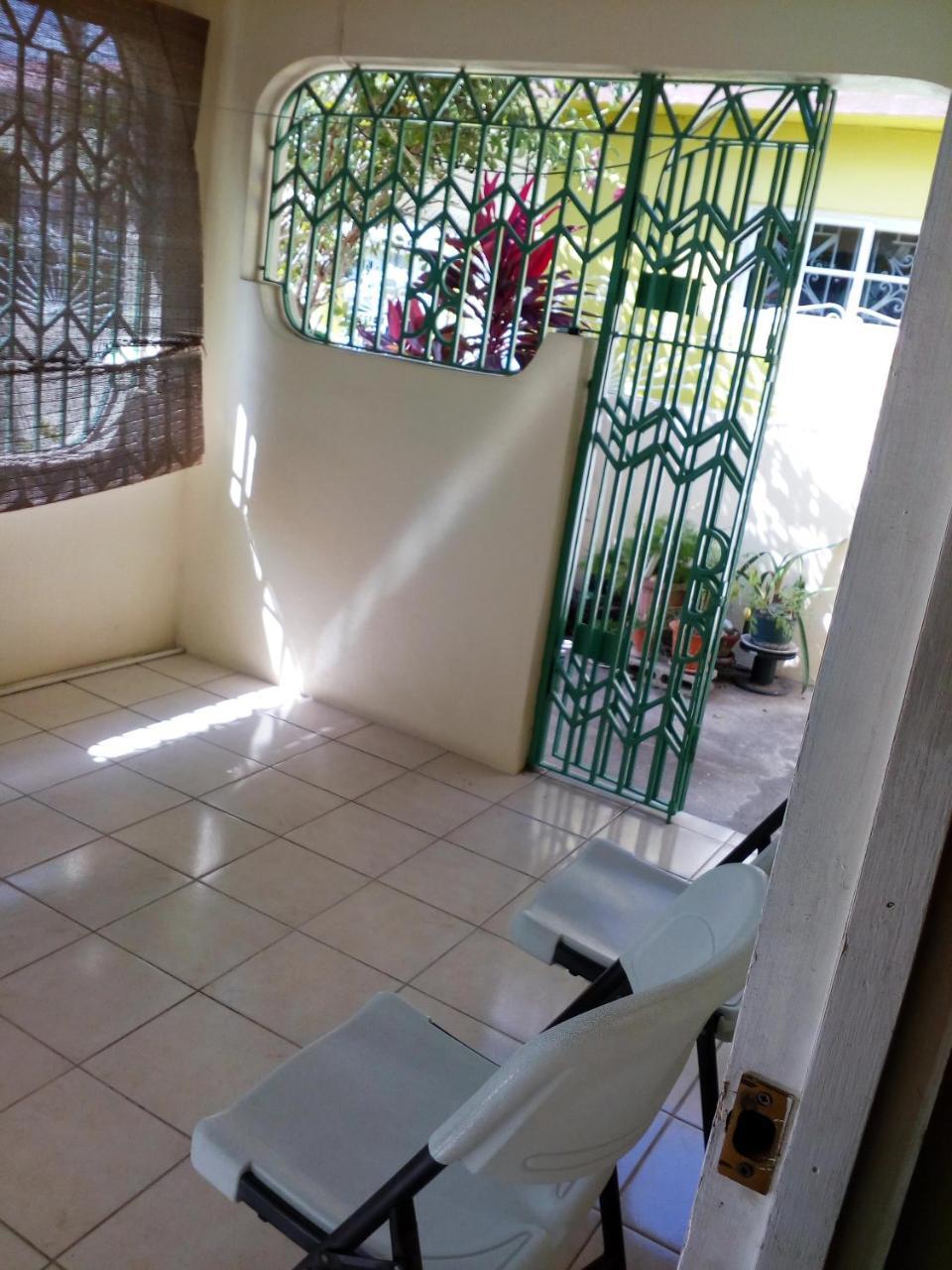 Cozy & Comfy Apartment Portmore Ngoại thất bức ảnh
